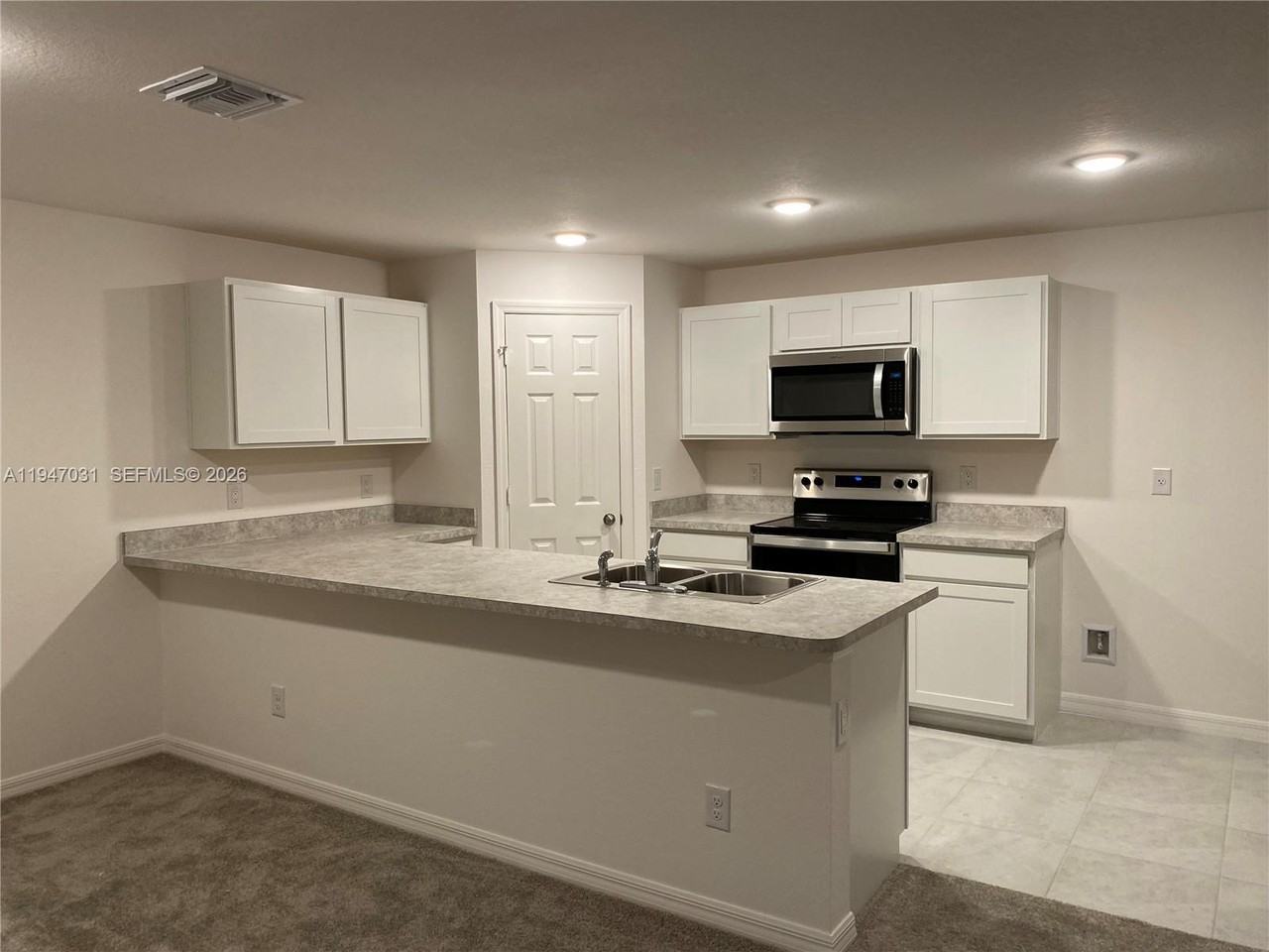 328 Ne 21st St #328 - Photo 2 of 6