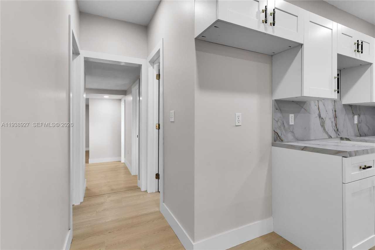 559 Nw 2nd St #559A - Photo 2 of 28