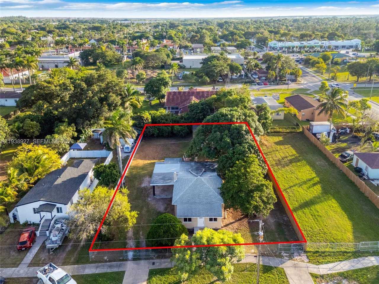 559 Nw 2nd St #559A - Photo 3 of 28