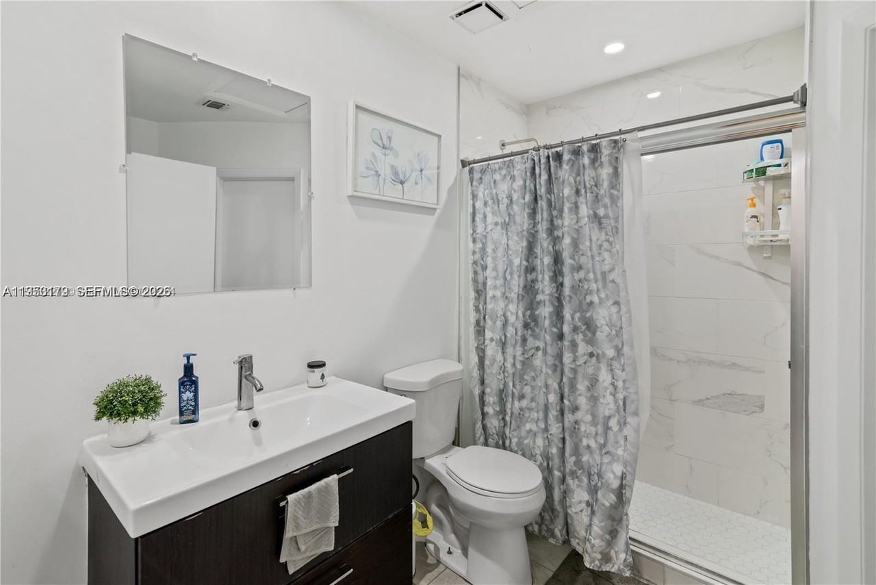 18348 Nw 68th Ave #18348D - Photo 2 of 18