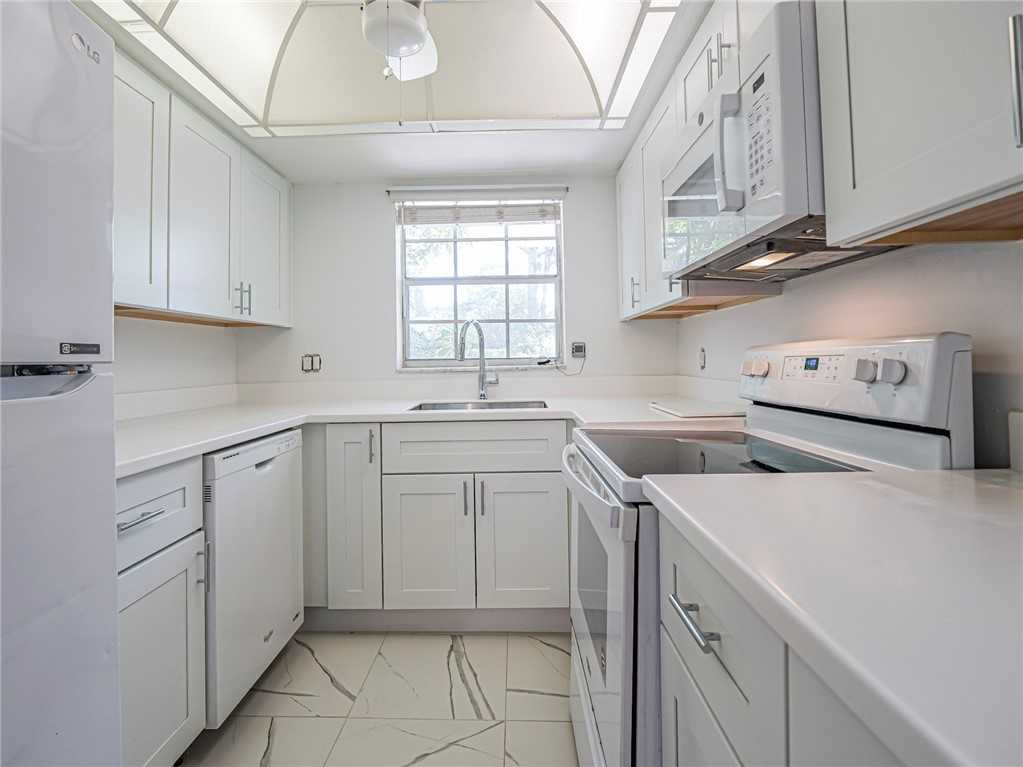 1901 Indian River Blvd #1901102B - Photo 4 of 24