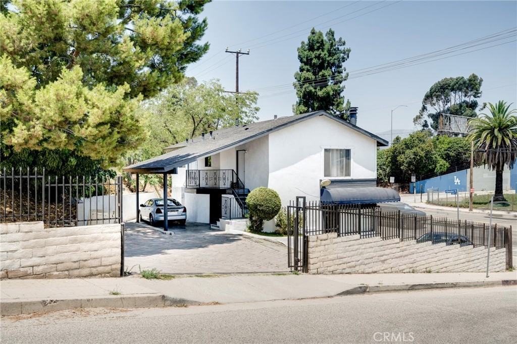 2254 Riverside Dr #2254-2256 - Photo 3 of 39