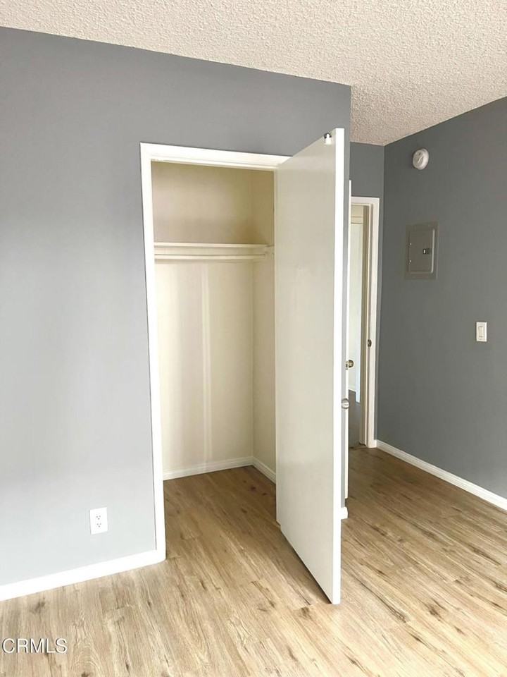 12256 Riverside Dr #12256-2 - Photo 5 of 7