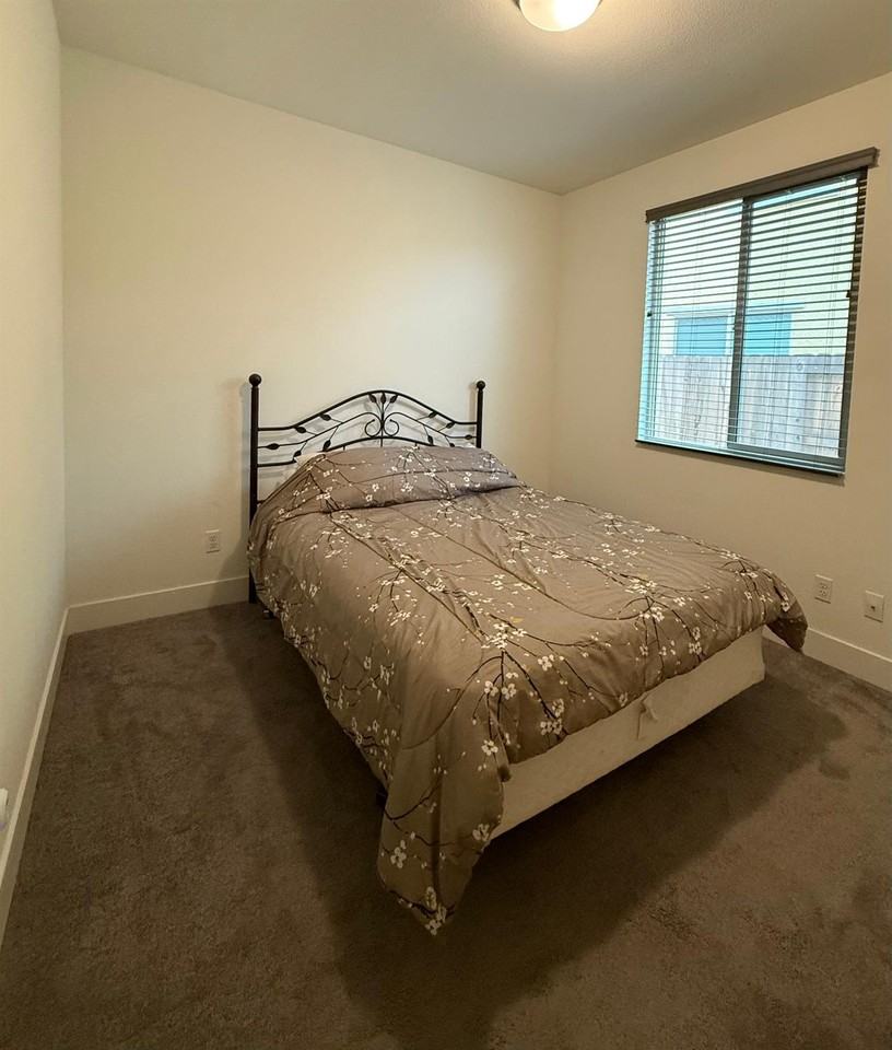 12818 Knightsbrook Ave #12818 - Photo 5 of 10