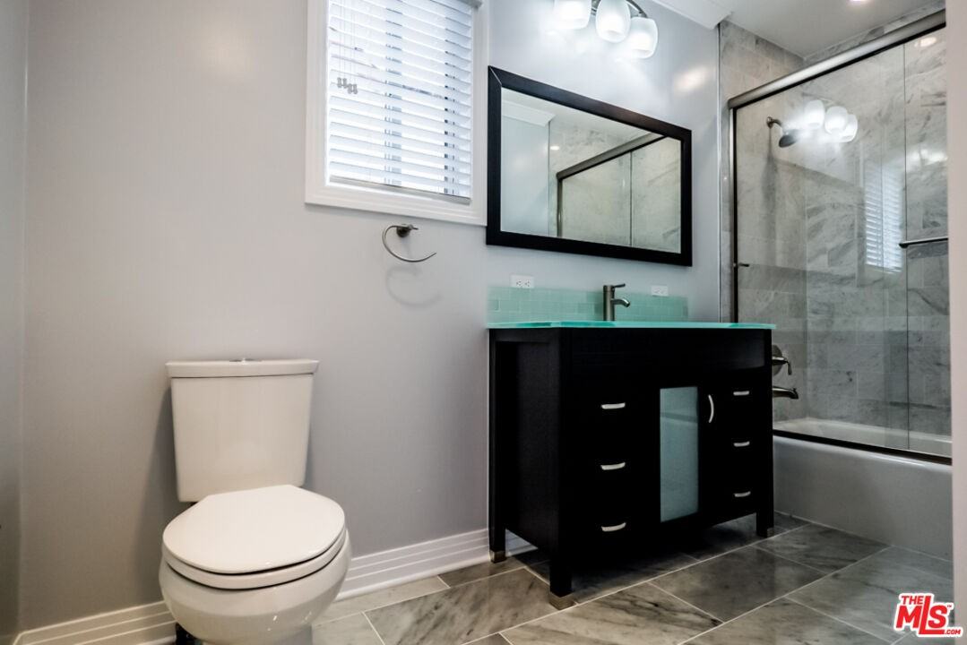 812 N Alfred St #812-3 - Photo 7 of 24