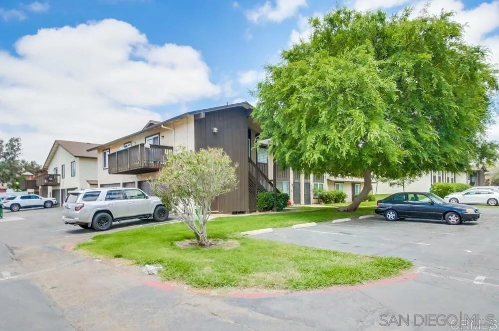 10135 Peaceful Ct #10135 - Photo 7 of 24