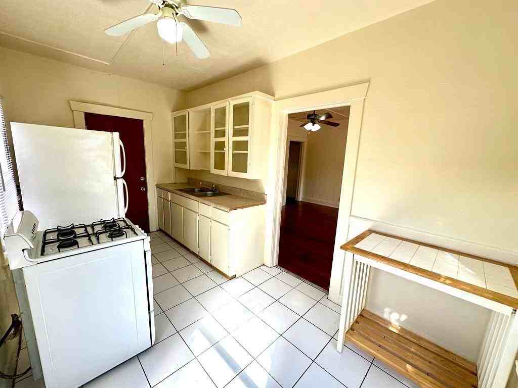 2010 Broward Ave #2010-4 - Photo 2 of 6