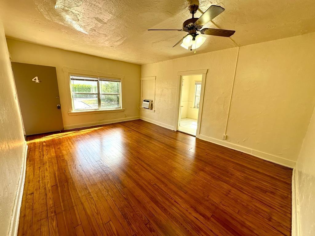 2010 Broward Ave #2010-4 - Photo 3 of 6