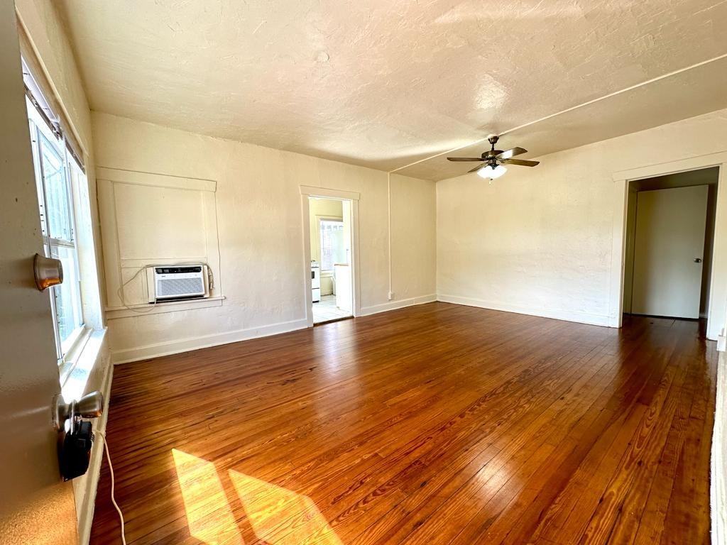 2010 Broward Ave #2010-4 - Photo 5 of 6