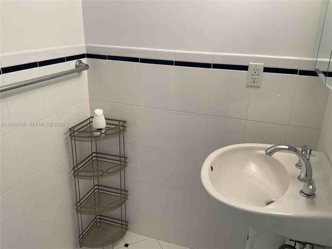 2625 Collins Ave #2625-301 - Photo 4 of 50