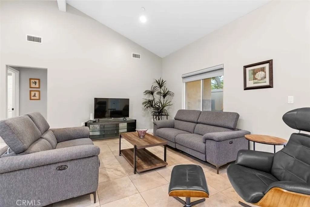 16577 Knollwood Dr #16577 - Photo 4 of 28