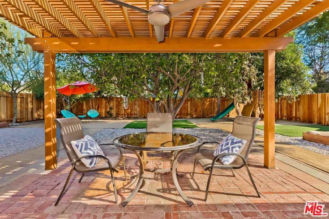 7236 Encino Ave #7236 - Photo 2 of 20