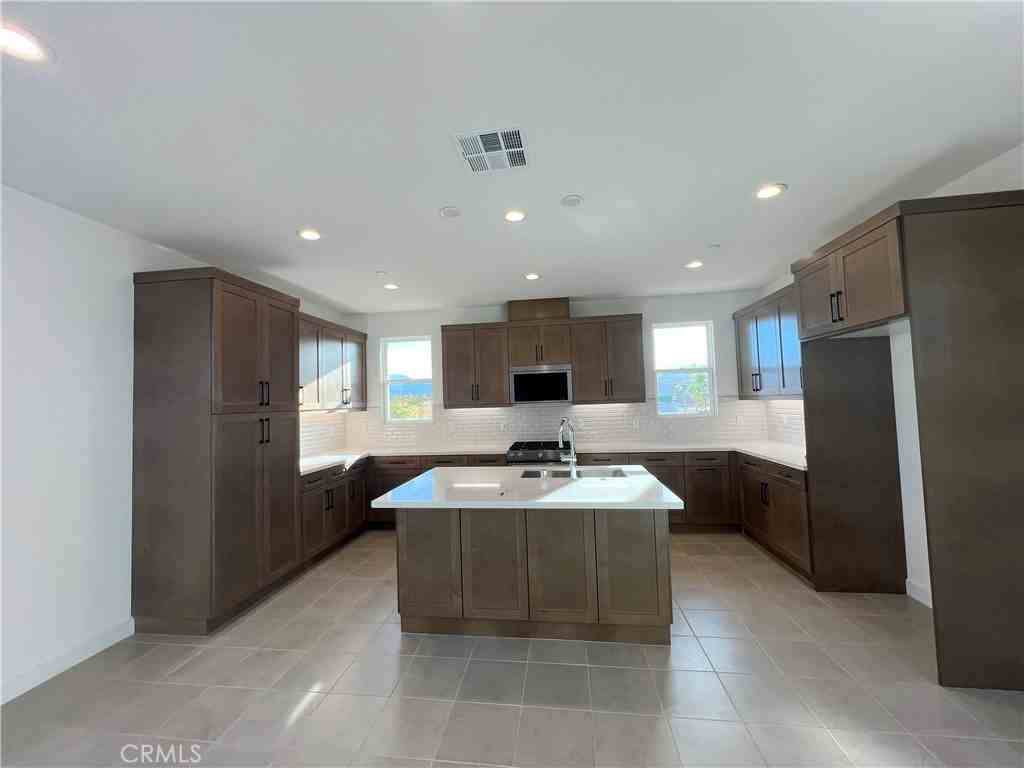 75225 Aldrich Dr #75225 - Photo 4 of 34