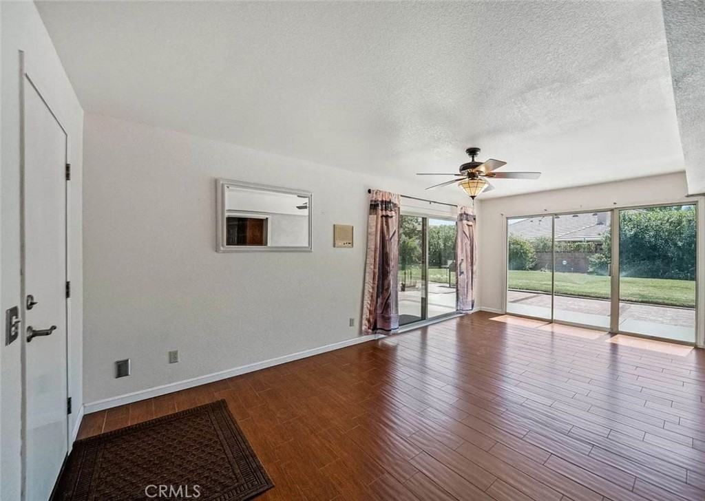 39812 Golfers Dr #39812 - Photo 2 of 18