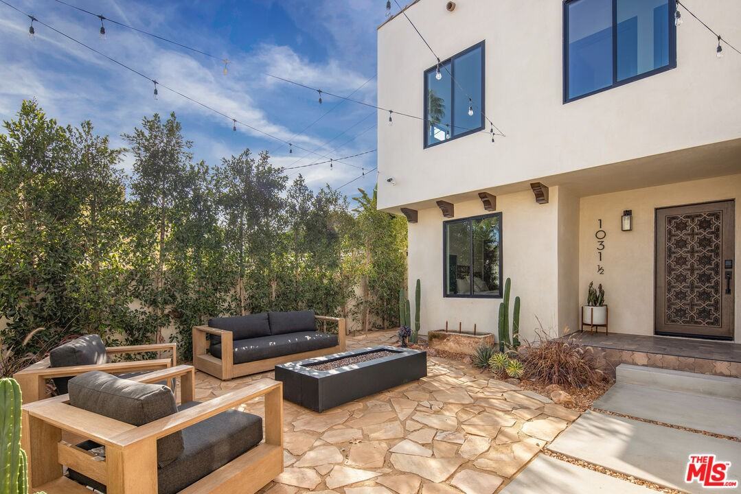 1031 1/2 Havenhurst Dr #1031 - Photo 7 of 17