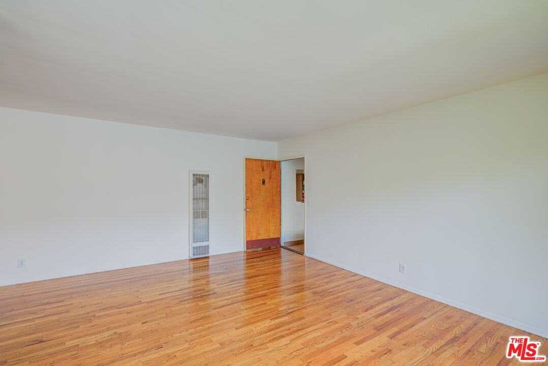 1055 S Wooster St #1055-5 - Photo 3 of 15
