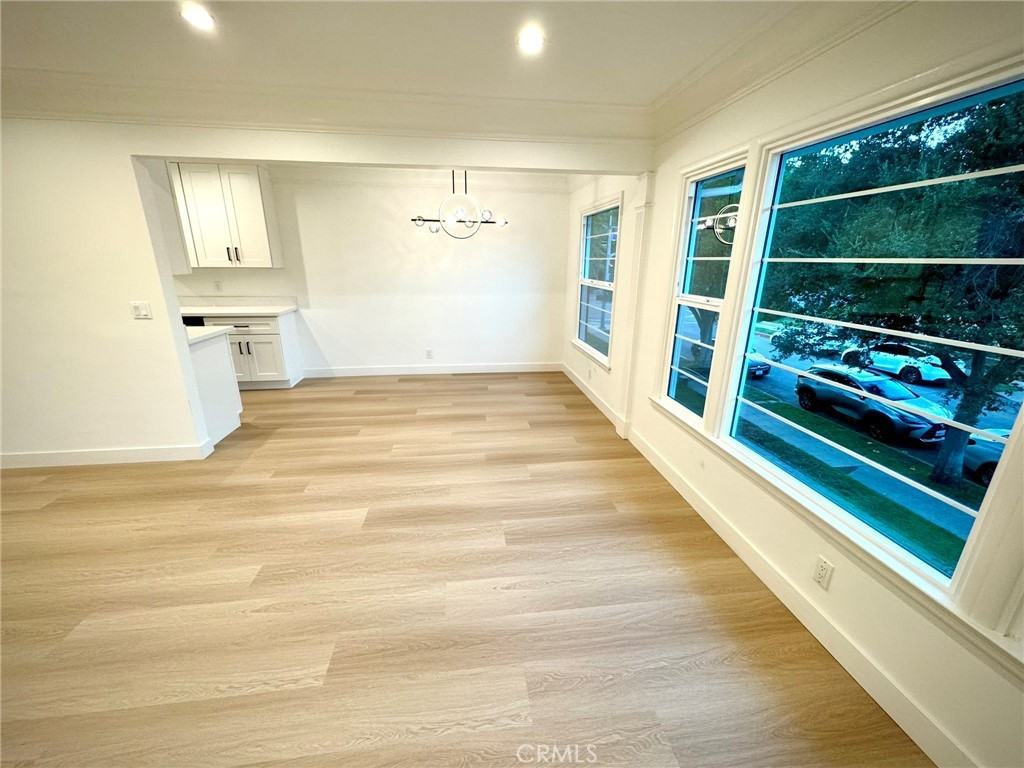 1700 Del Valle Ave - Photo 4 of 19