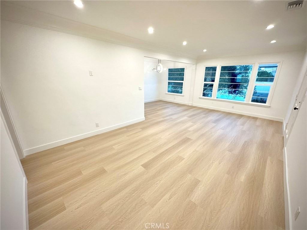 1700 Del Valle Ave - Photo 5 of 19