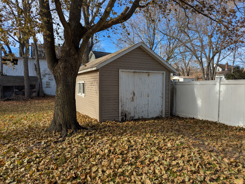 518 N Hanover St - Photo 4 of 17