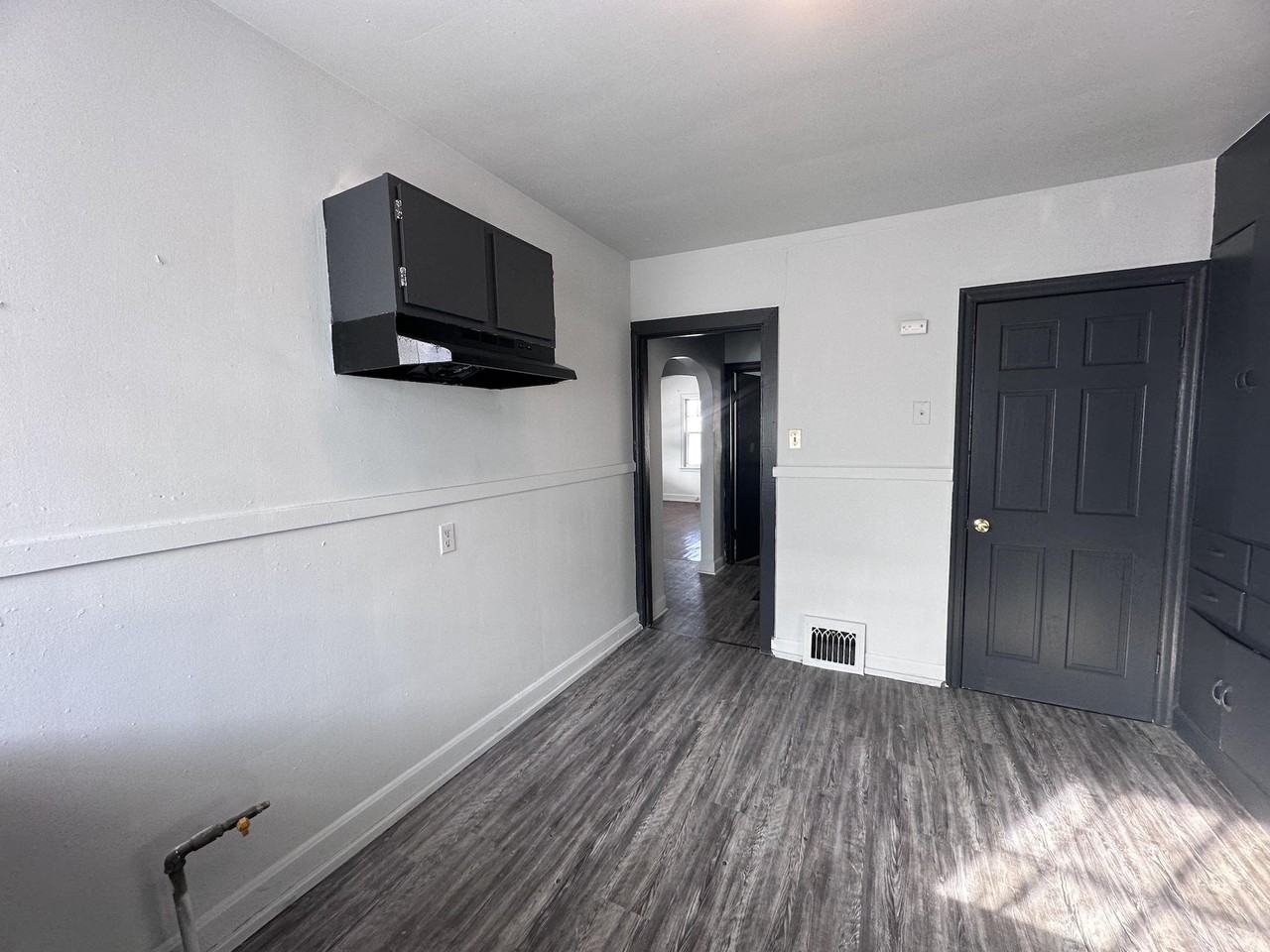 N Virginia Ave - Photo 3 of 11