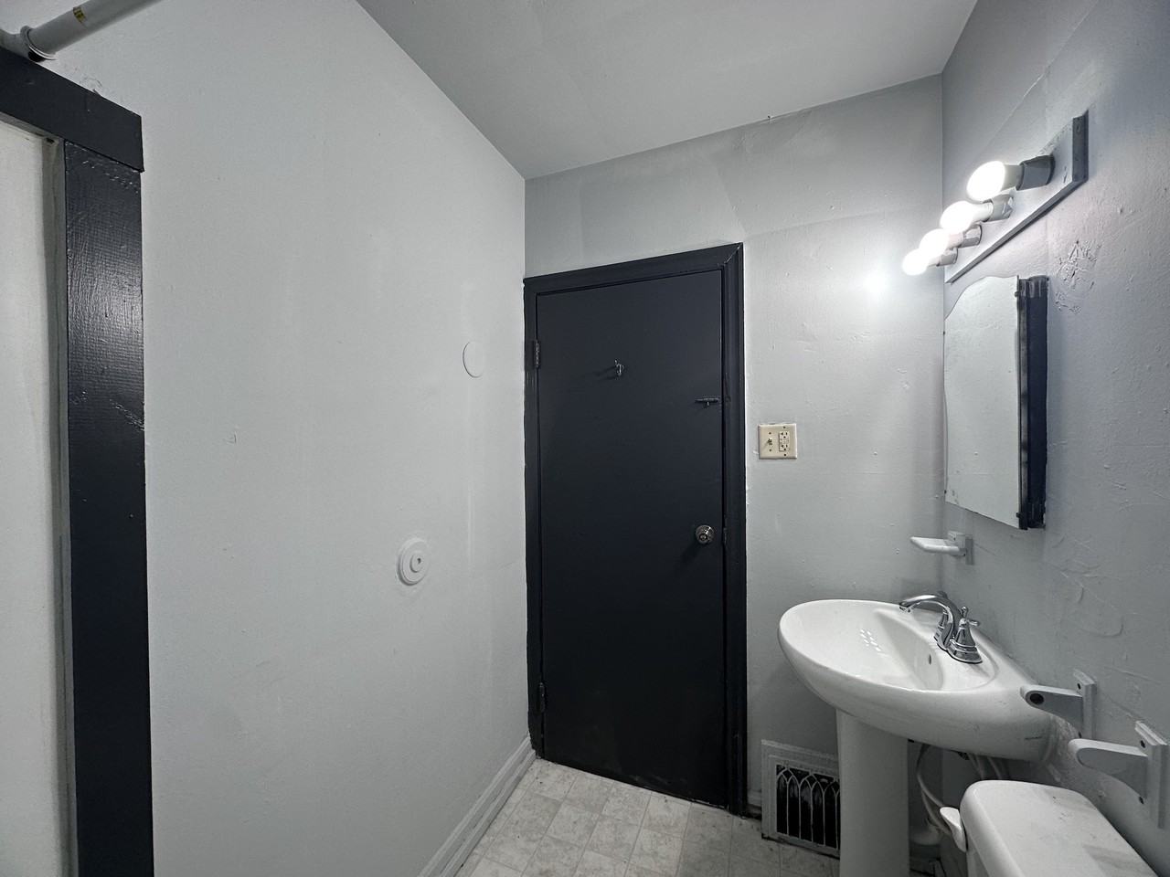 N Virginia Ave - Photo 5 of 11