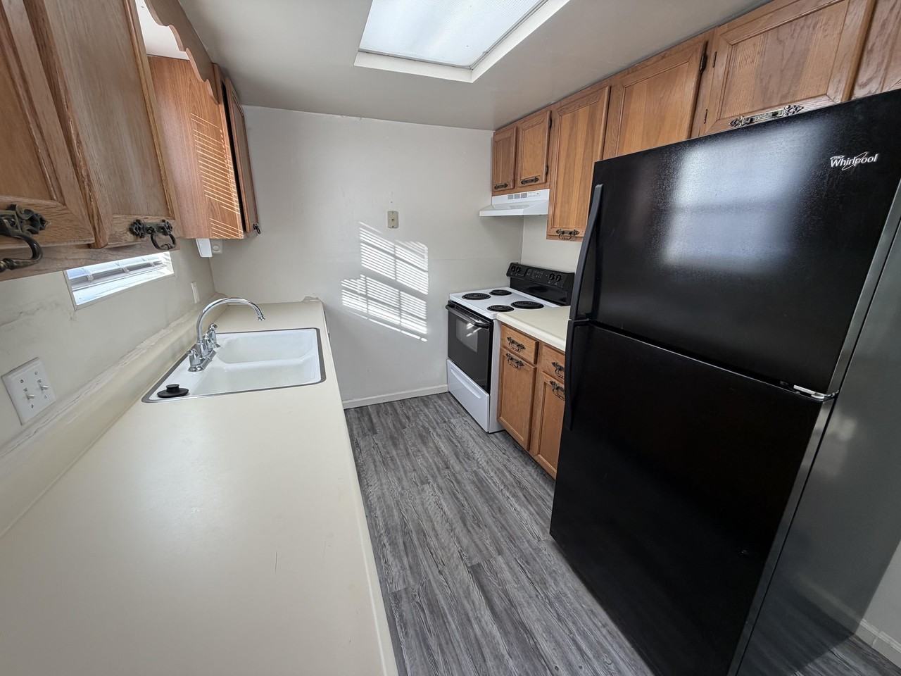 23609-2 N 1800 #E - Photo 2 of 17