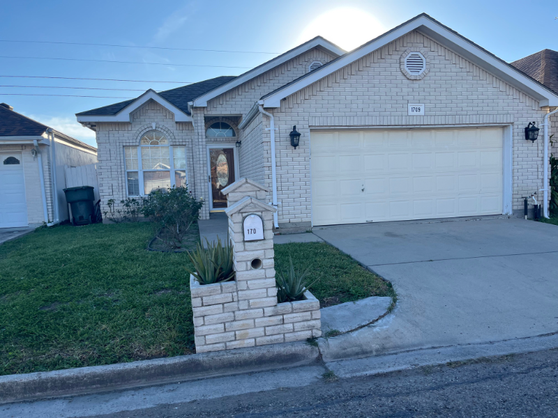 1709 Bobcat Ln - Photo 2 of 16