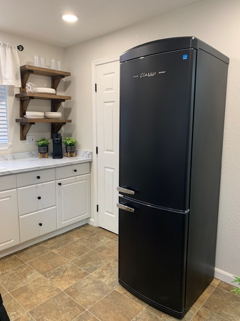 1820 Whitman Rd - Photo 5 of 13