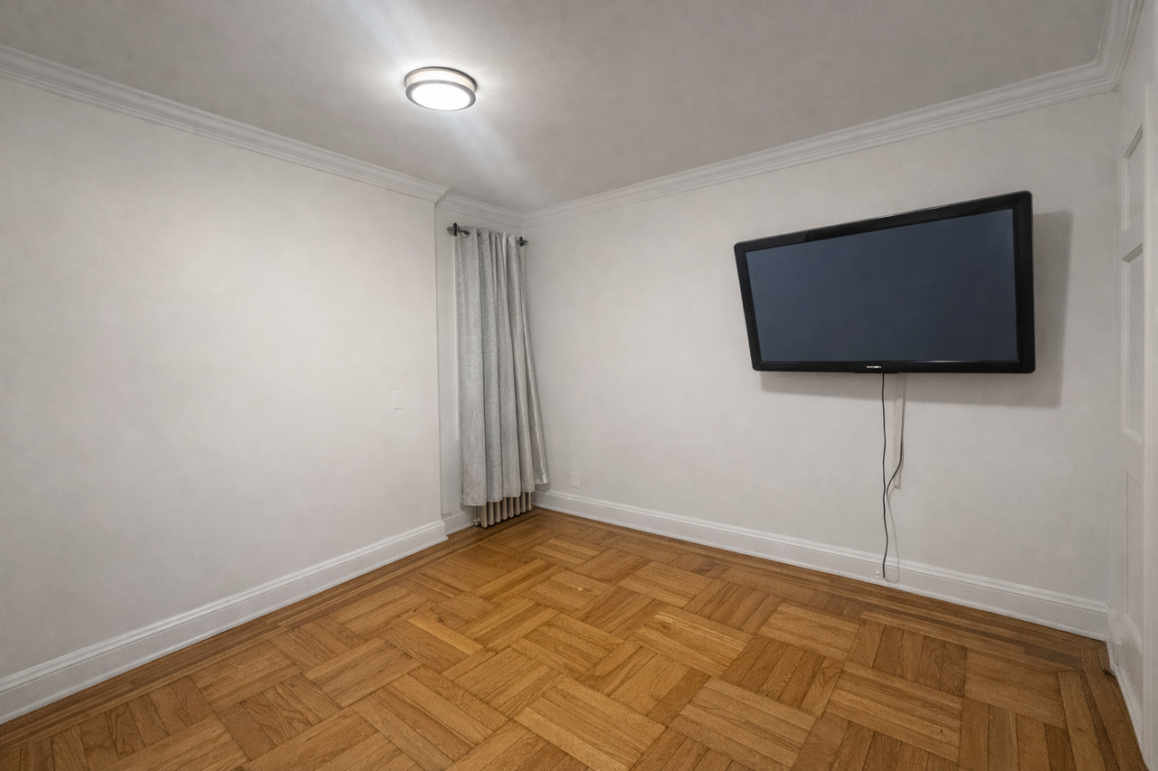 946 East 45th Street #1 - Photo 4 of 6