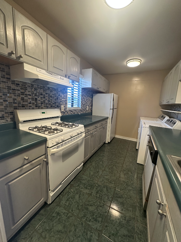 11705 S Briar Patch Dr - Photo 3 of 29