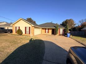 406 Sheila Blvd - Photo 1 of 1