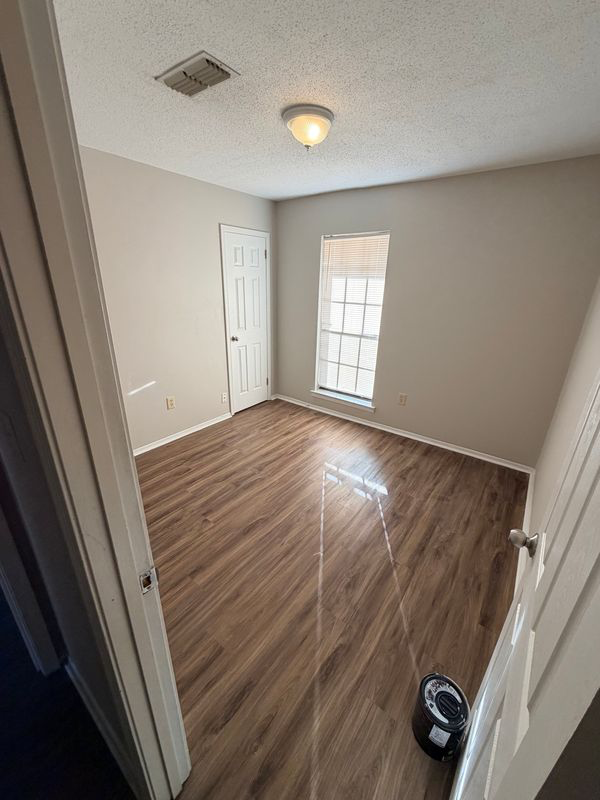 406 Sheila Blvd - Photo 7 of 13