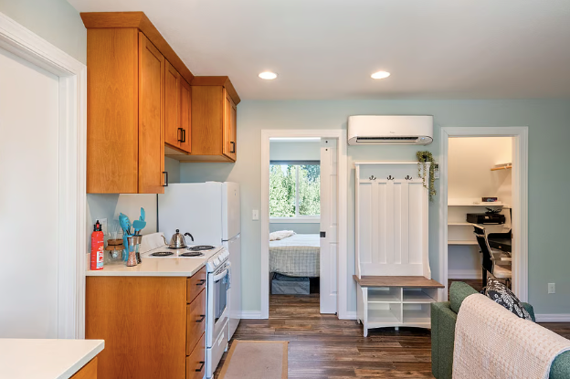 1041 Nw Connell Ave - Photo 3 of 9