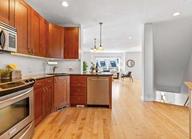 3131 Ne Wasco St - Photo 3 of 20