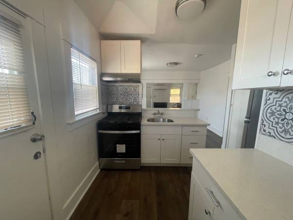 1625 W 55th St #1-2 - Photo 7 of 16