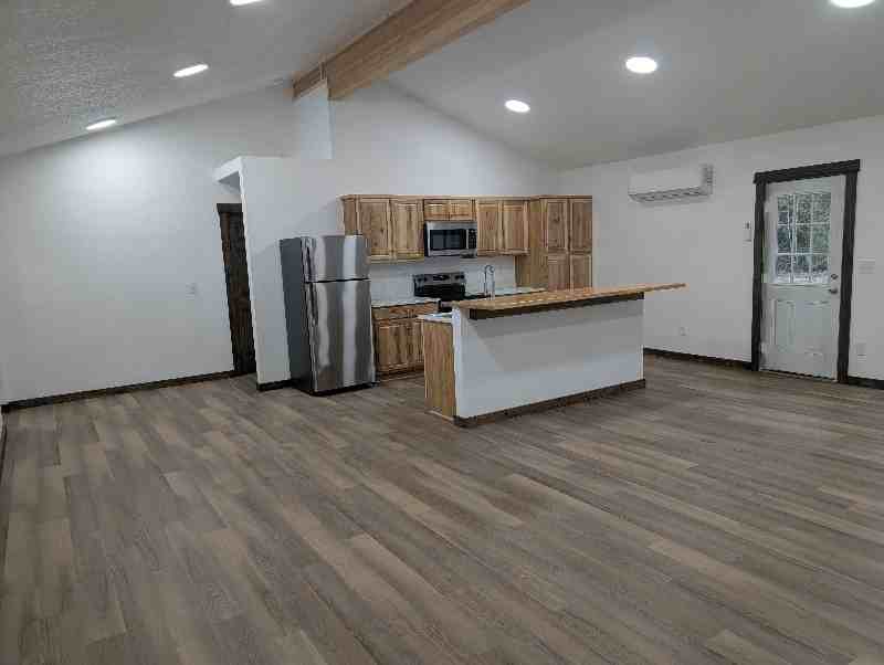 320 S Toutle Rd #3 - Photo 4 of 17