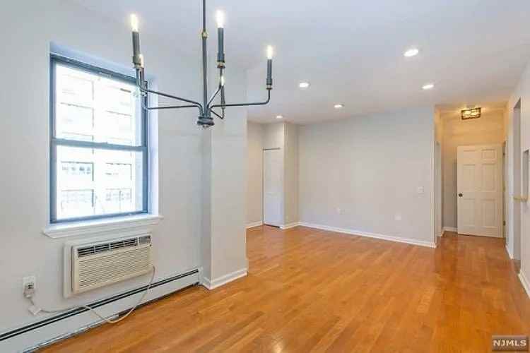 263 10th St - Photo 4 of 14