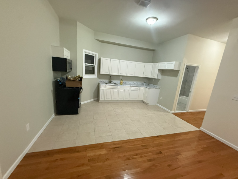 825 S 15th St #1R - Photo 2 of 8