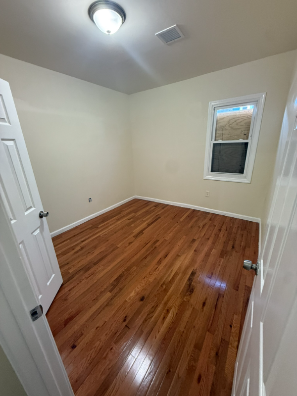 825 S 15th St #1R - Photo 6 of 8