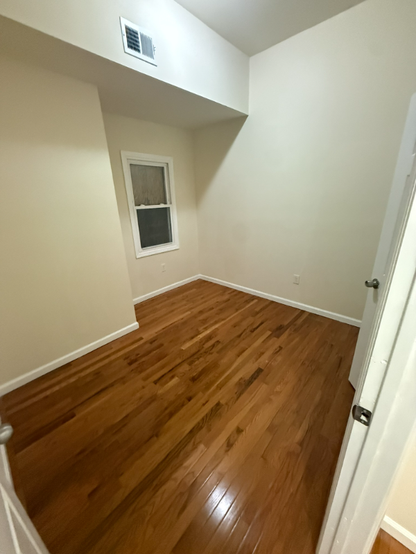 825 S 15th St #1R - Photo 7 of 8