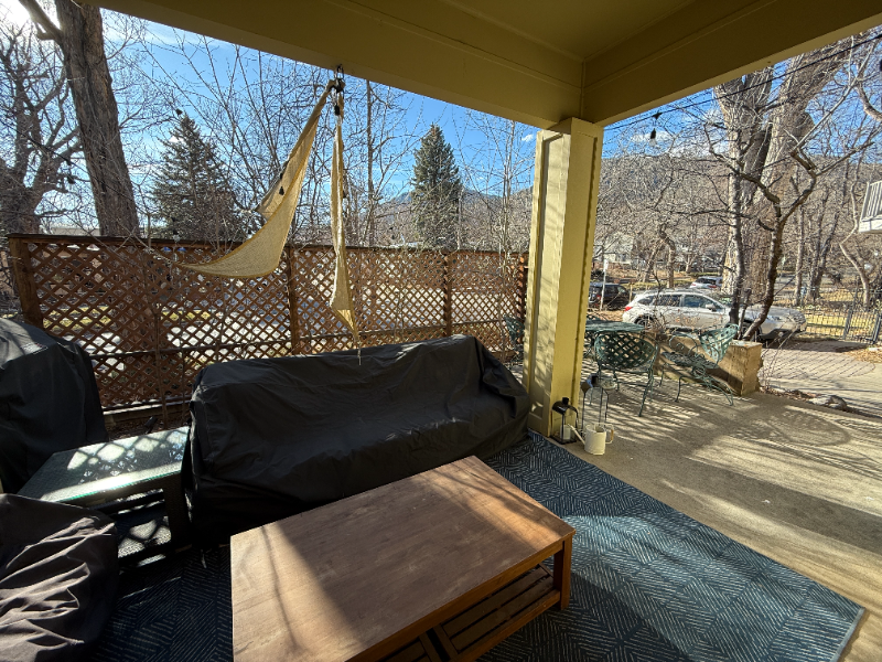 557 Pearl St - Photo 3 of 18