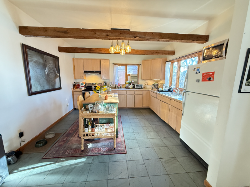 557 Pearl St - Photo 6 of 18