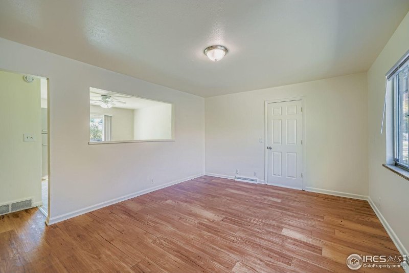 730 32nd St - Photo 2 of 20