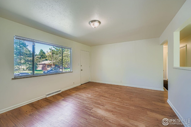 730 32nd St - Photo 3 of 20