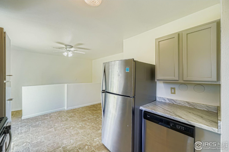 730 32nd St - Photo 7 of 20