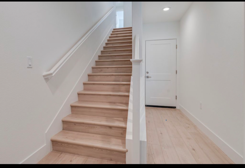 1423 Venice Ter - Photo 2 of 15