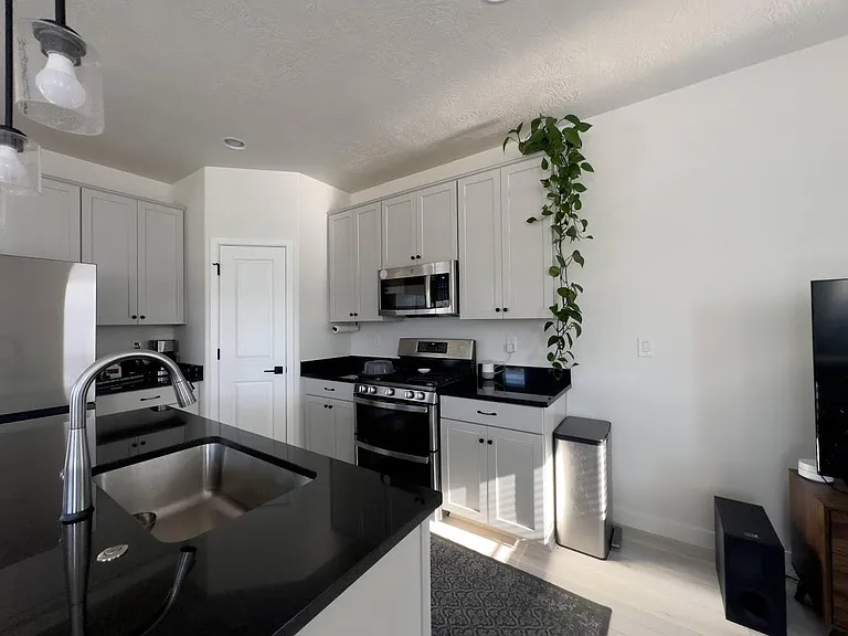 15113 S Halter Way - Photo 2 of 16