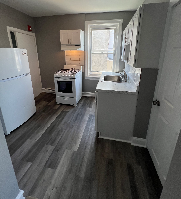 904 E Tioga St #1 - Photo 2 of 11