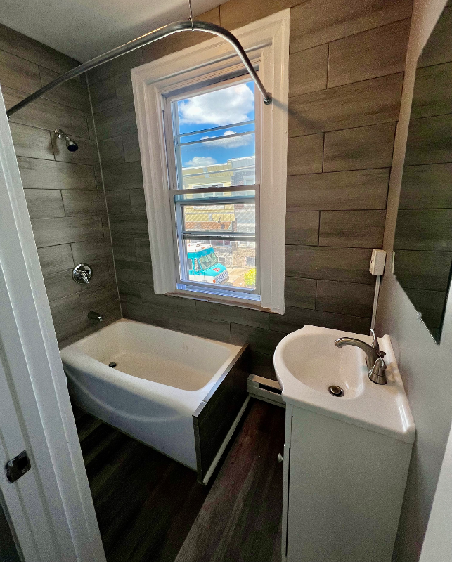 904 E Tioga St #1 - Photo 7 of 11