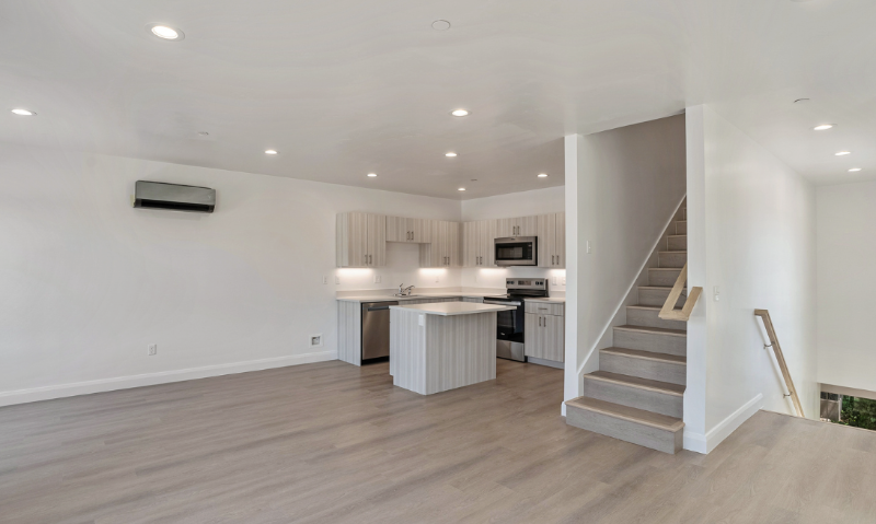 321 E St - Photo 2 of 17